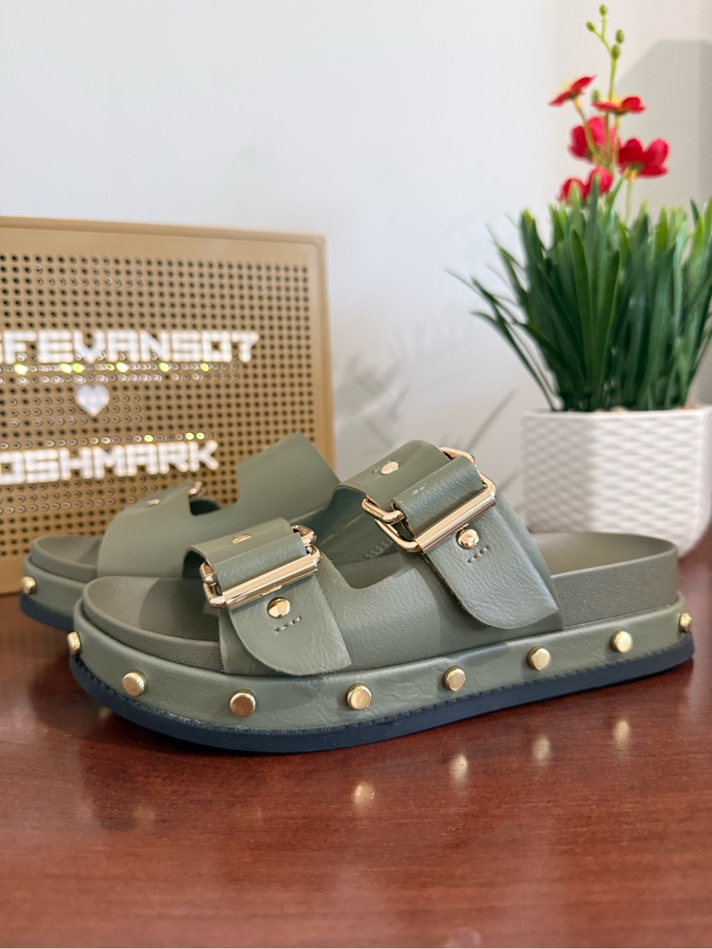 New BCBGeneration Women's Bamba Burnt Olive size 5